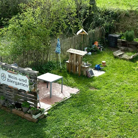 In Der Weinig شقة