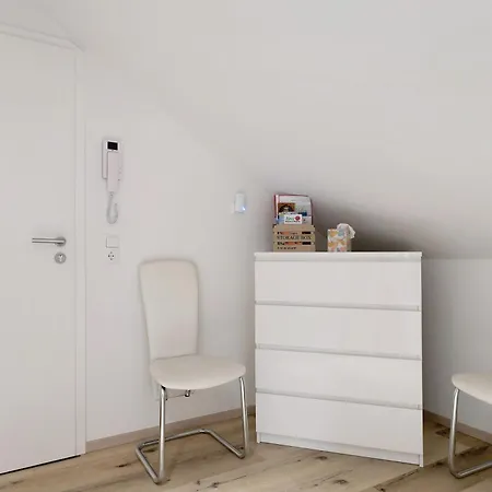 In Der Weinig شقة