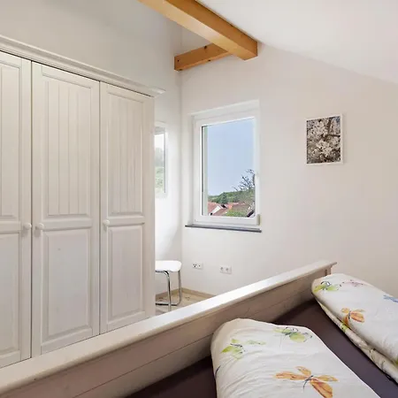 In Der Weinig شقة