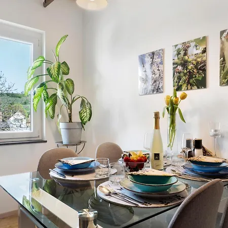 In Der Weinig شقة