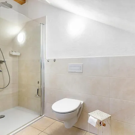 In Der Weinig شقة