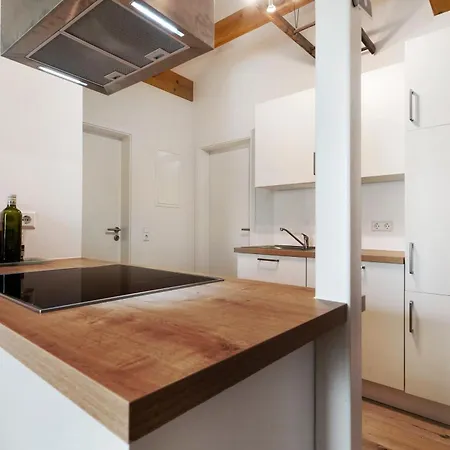 In Der Weinig شقة