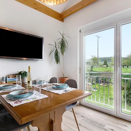 In Der Weinig شقة *